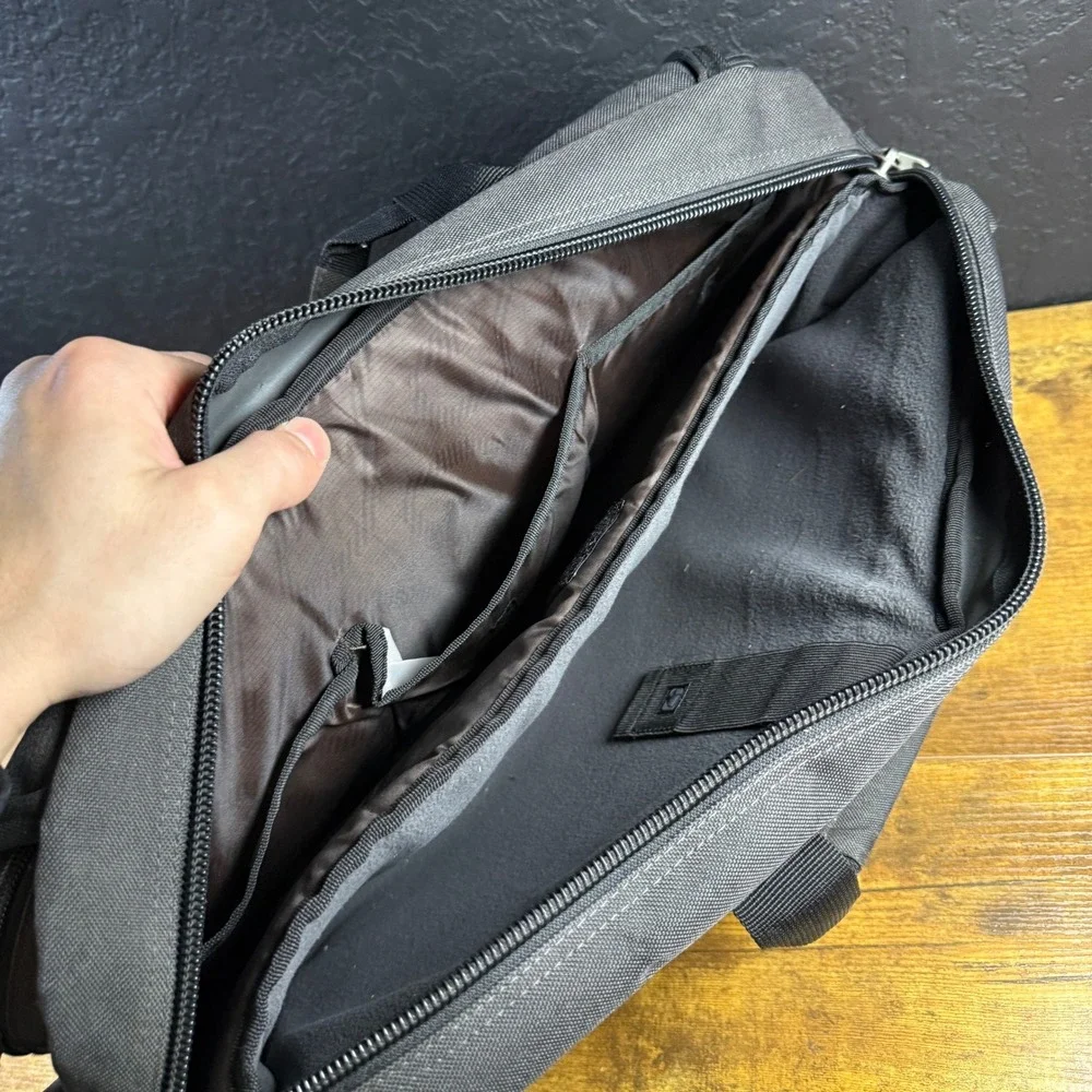 OGIO City Corp Street 203607 Black Nylon Laptop Messenger Bag Mens OS